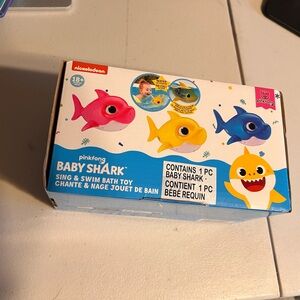 Baby Shark Sing & Swim Bath Toy